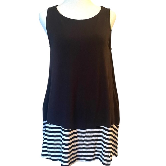 Chic Black Tunic with Elegant Striped Hem - Picture 1 of 4